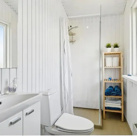 House With Sea View In Bonnerup בית נופש *